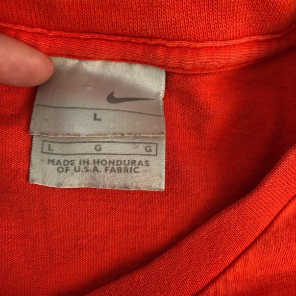 Men's Red Nike ‘Endorphin Junkie’ Graphic Tee - Picture 4 of 4